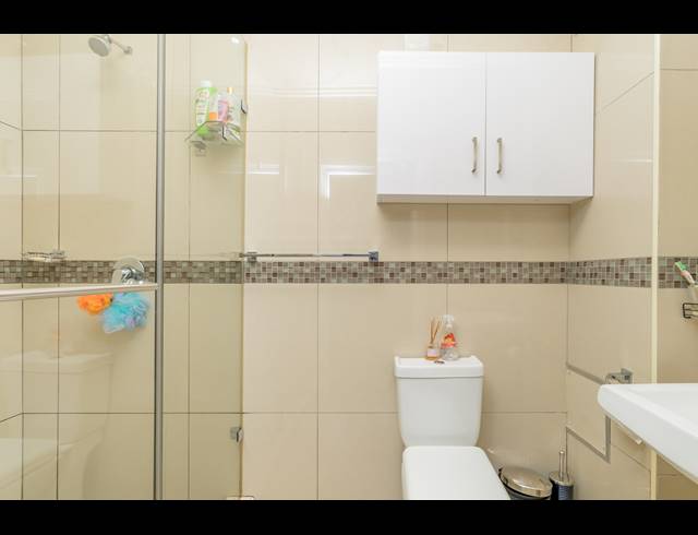2 BEDROOM APARTMENT FOR SALE IN UMHLANGA RIDGE